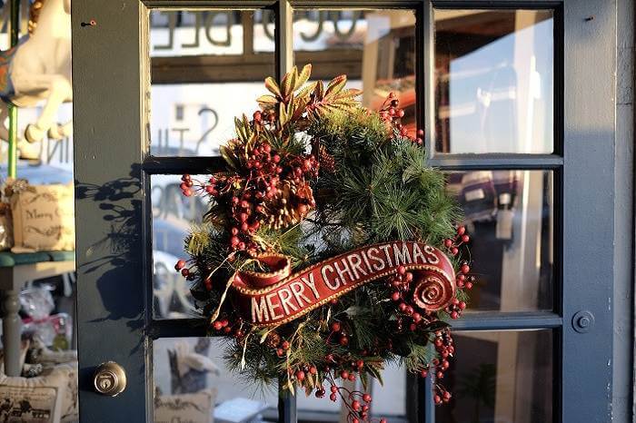 Avoid the Mall and Shop Small This Holiday Season in Laguna Beach! Avoid the Mall and Shop Small This Holiday Season in Laguna Beach!