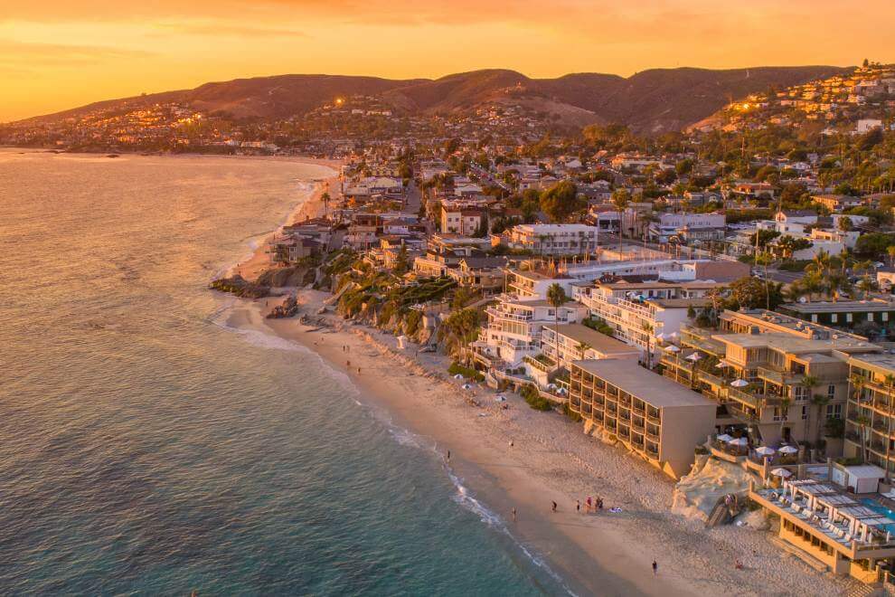 Your Guide to Happy Hours in Laguna Beach Your Guide to Happy Hours in Laguna Beach